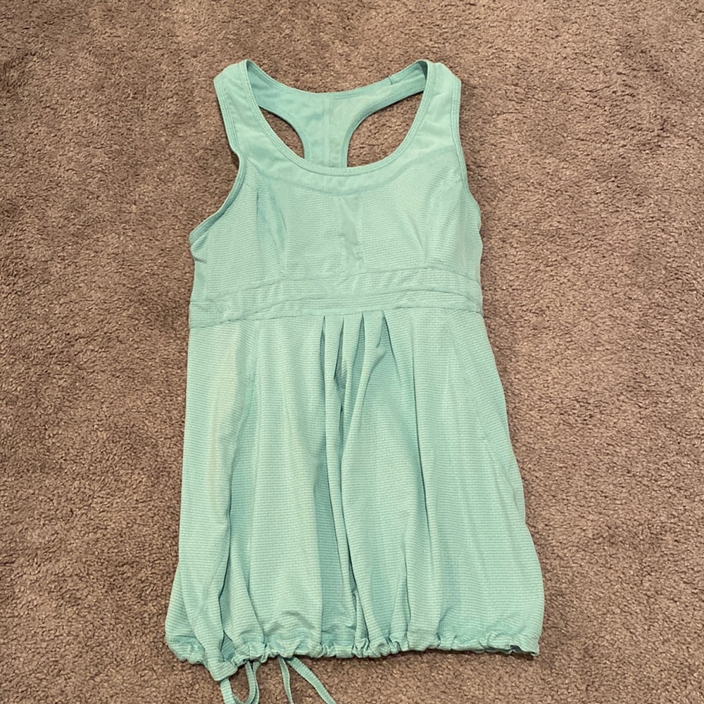 Zella athletic top. Size XS. Super cute drawstring at waist.